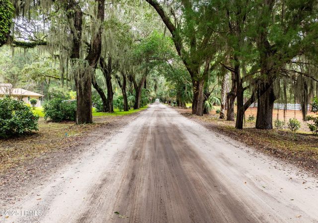 47 Avenue Of Oaks, St. Helena Island, SC 29920