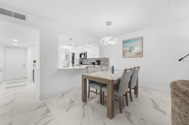 6936 Huntington Lane 302, Delray Beach, FL 33446
