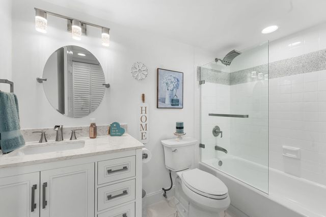 6936 Huntington Lane 302, Delray Beach, FL 33446