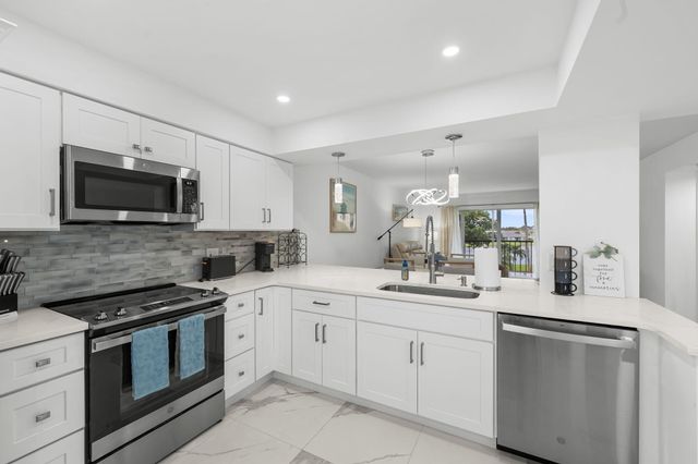 6936 Huntington Lane 302, Delray Beach, FL 33446