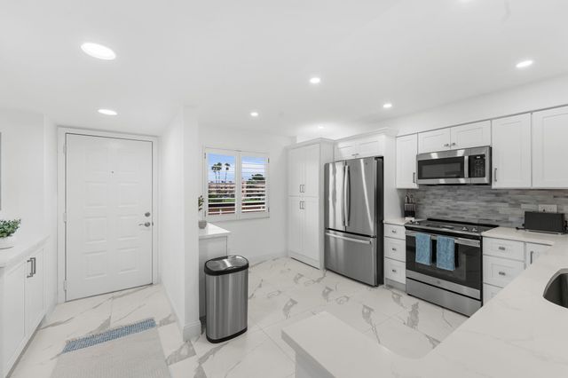 6936 Huntington Lane 302, Delray Beach, FL 33446