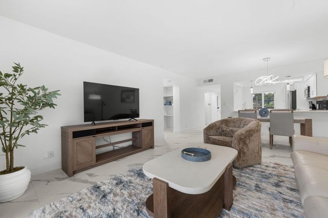 6936 Huntington Lane 302, Delray Beach, FL 33446