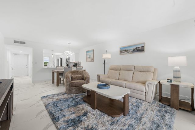 6936 Huntington Lane 302, Delray Beach, FL 33446