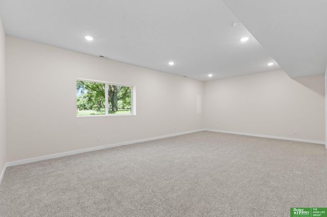 7118 N 79th Court, Omaha, NE 68122