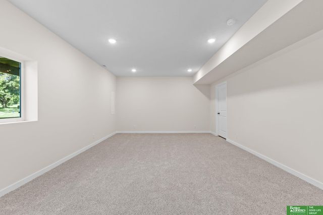7118 N 79th Court, Omaha, NE 68122