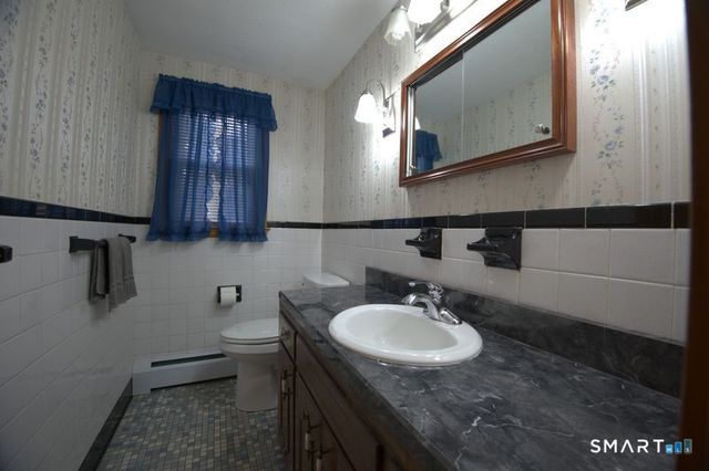 32 Loveland Lane, Bristol, CT 06010
