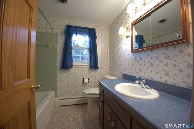 32 Loveland Lane, Bristol, CT 06010