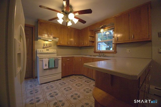 32 Loveland Lane, Bristol, CT 06010