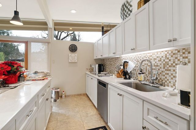 5801 River Oak Way, Carmichael, CA 95608