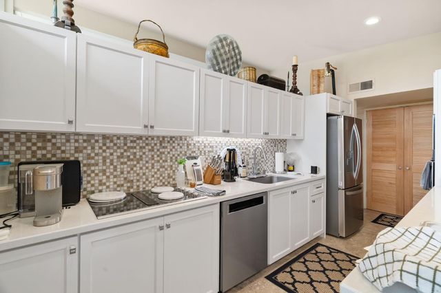 5801 River Oak Way, Carmichael, CA 95608