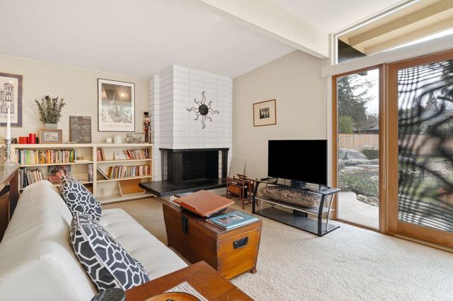 5801 River Oak Way, Carmichael, CA 95608