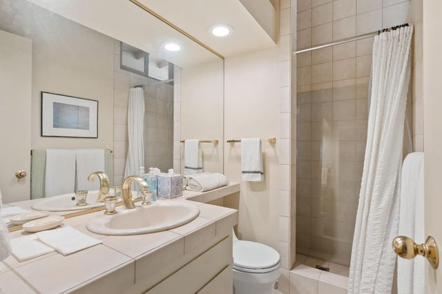 5801 River Oak Way, Carmichael, CA 95608