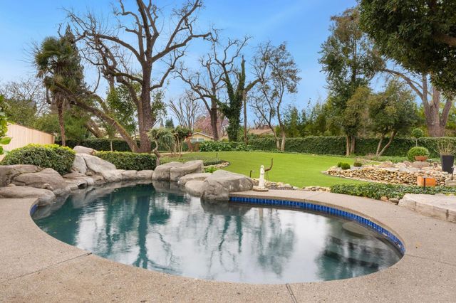 5801 River Oak Way, Carmichael, CA 95608