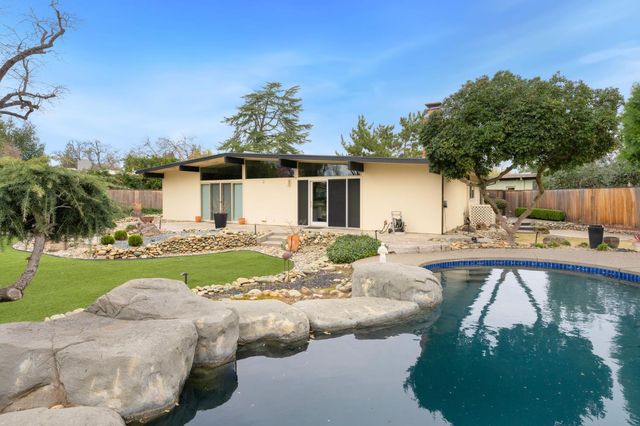 5801 River Oak Way, Carmichael, CA 95608