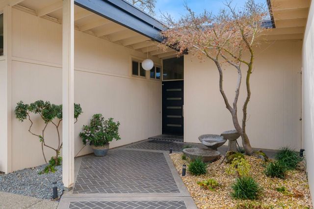 5801 River Oak Way, Carmichael, CA 95608