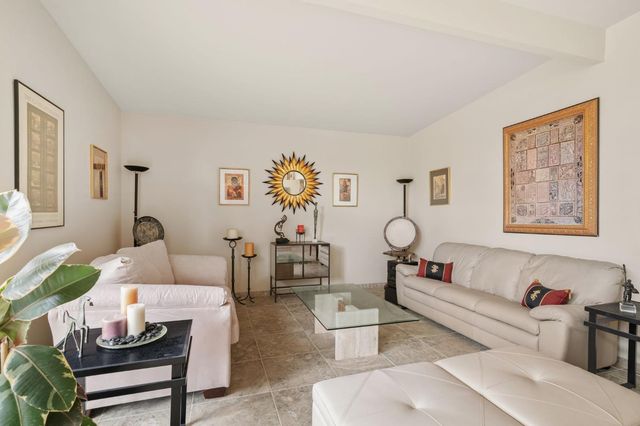 5801 River Oak Way, Carmichael, CA 95608