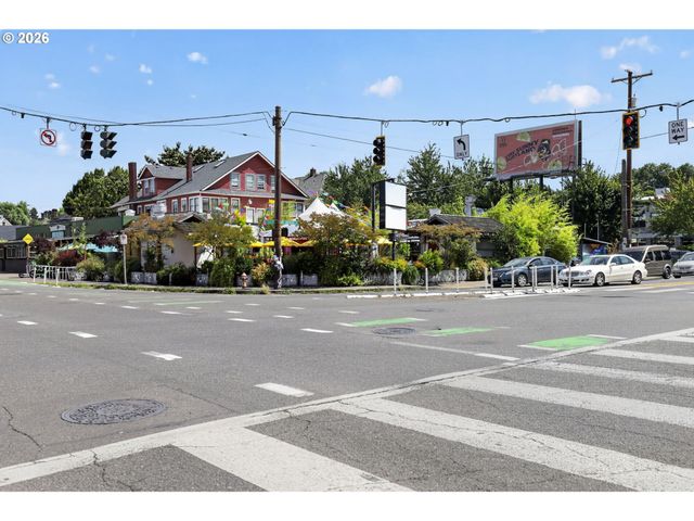 1121 Se LINCOLN St, Portland, OR 97214