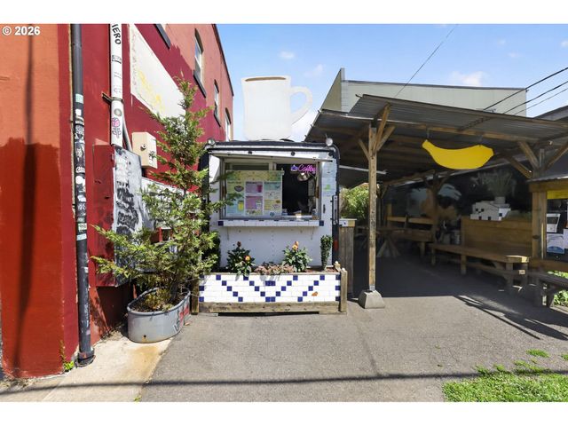 1121 Se LINCOLN St, Portland, OR 97214