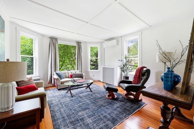 15 Massasoit St., Northampton, MA 01060