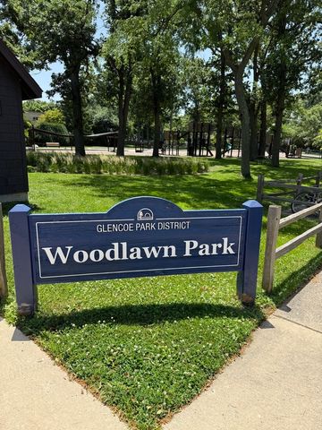 317 Woodlawn Avenue, Glencoe, IL 60022