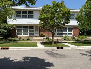 317 Woodlawn Avenue, Glencoe, IL 60022