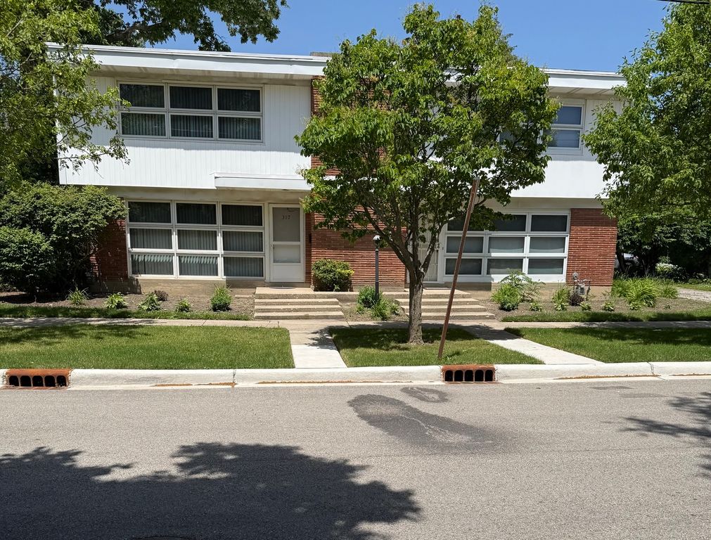 317 Woodlawn Avenue, Glencoe, IL 60022