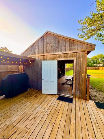 404 Neathery Street, Farmersville, TX 75442