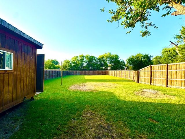 404 Neathery Street, Farmersville, TX 75442