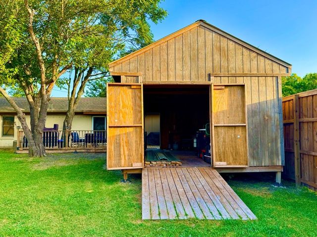 404 Neathery Street, Farmersville, TX 75442