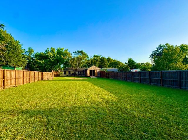 404 Neathery Street, Farmersville, TX 75442