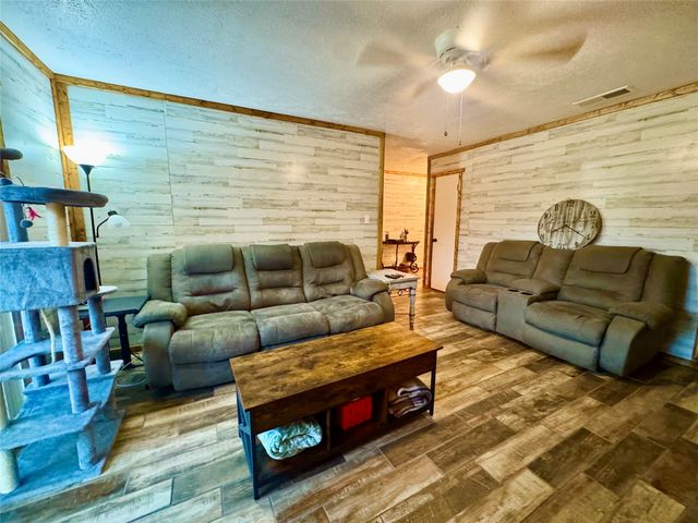 404 Neathery Street, Farmersville, TX 75442