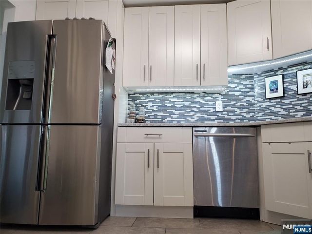 1203 Harmon Cove Tower, Secaucus, NJ 07094