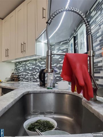 1203 Harmon Cove Tower, Secaucus, NJ 07094