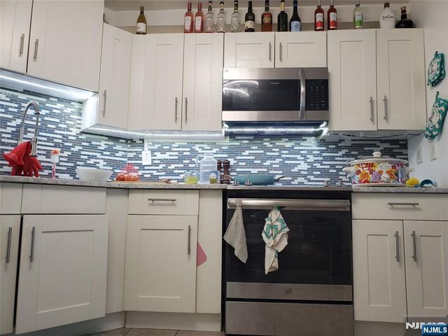 1203 Harmon Cove Tower, Secaucus, NJ 07094