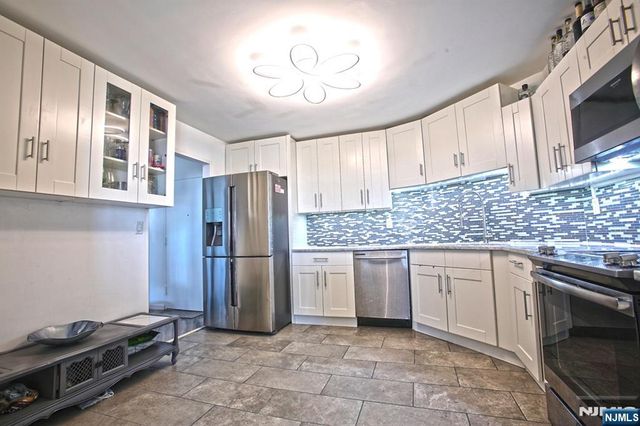 1203 Harmon Cove Tower, Secaucus, NJ 07094
