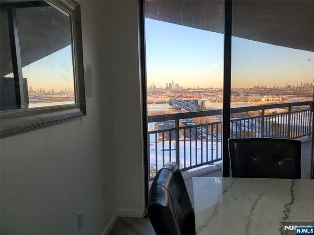 1203 Harmon Cove Tower, Secaucus, NJ 07094