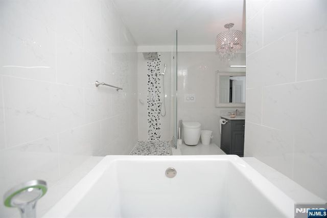 1203 Harmon Cove Tower, Secaucus, NJ 07094