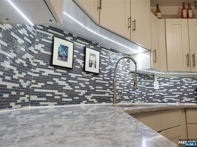 1203 Harmon Cove Tower, Secaucus, NJ 07094