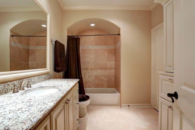 70 Sunset Park Lane, Sugar Land, TX 77479