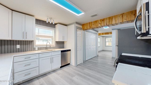 1726 HILLTOP Boulevard, Jacksonville, FL 32246