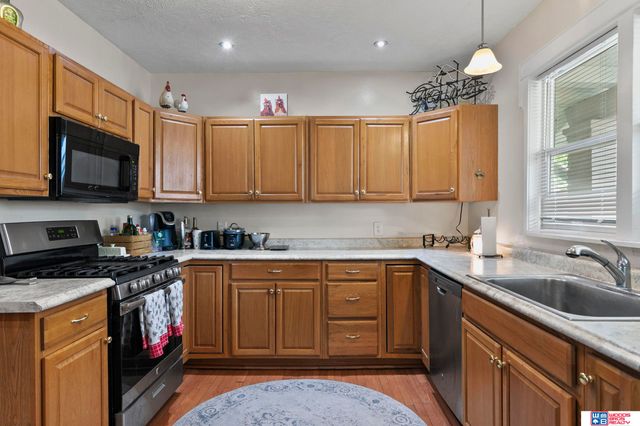 610 S 28th Street, Lincoln, NE 68510