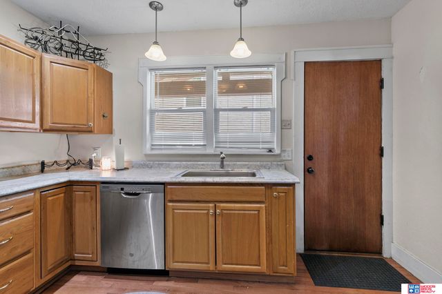 610 S 28th Street, Lincoln, NE 68510