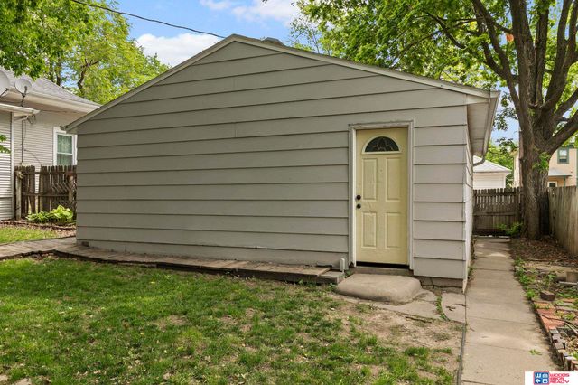 610 S 28th Street, Lincoln, NE 68510
