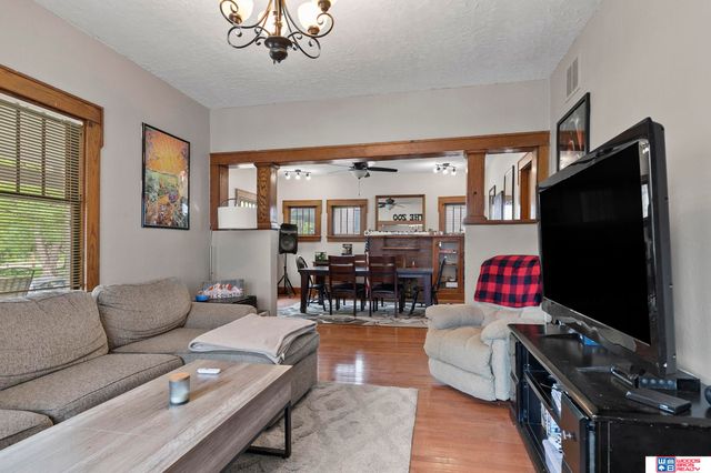 610 S 28th Street, Lincoln, NE 68510