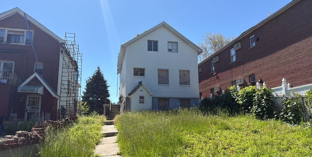 90 JACKIE ROBINSON Parkway, New York City, NY 11207