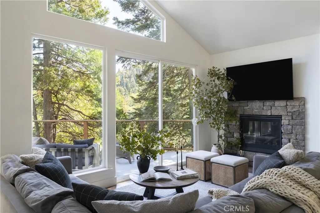 388 Primrose Circle, Lake Arrowhead, CA 92352