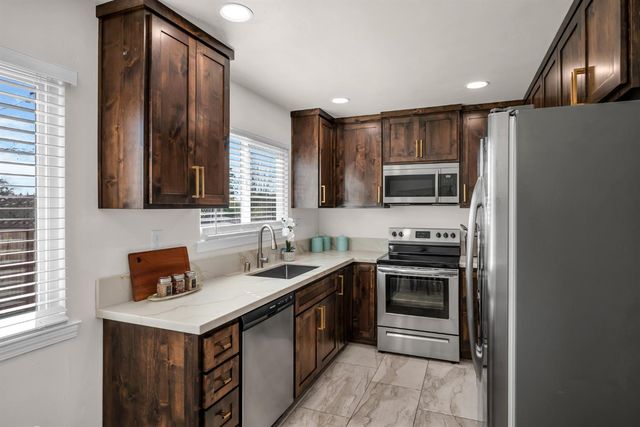 219 Needles Way, Folsom, CA 95630