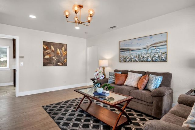 219 Needles Way, Folsom, CA 95630