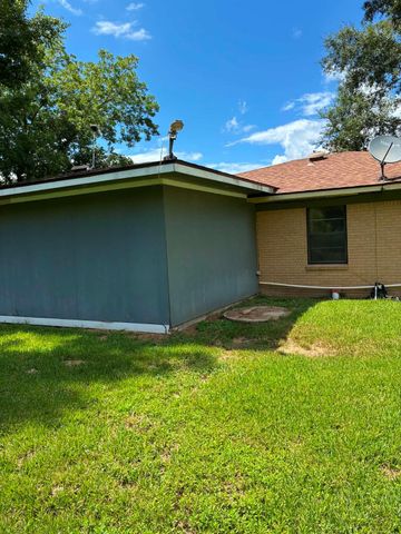 16211 Highway 105, Cleveland, TX 77327