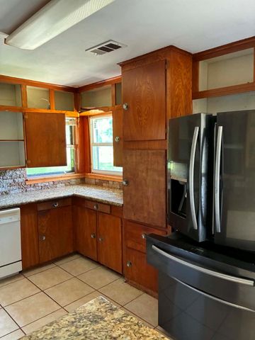 16211 Highway 105, Cleveland, TX 77327